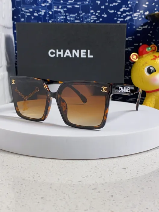 CHANEL シャネル レディースサングラス フレーム 方形 レディース ブラック チャーム付き 多色展開